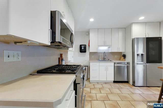 962 Pines Terrace, Franklin Lakes, NJ 07417