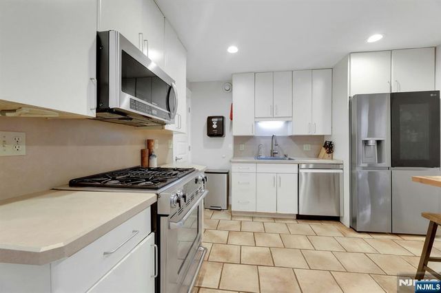962 Pines Terrace, Franklin Lakes, NJ 07417