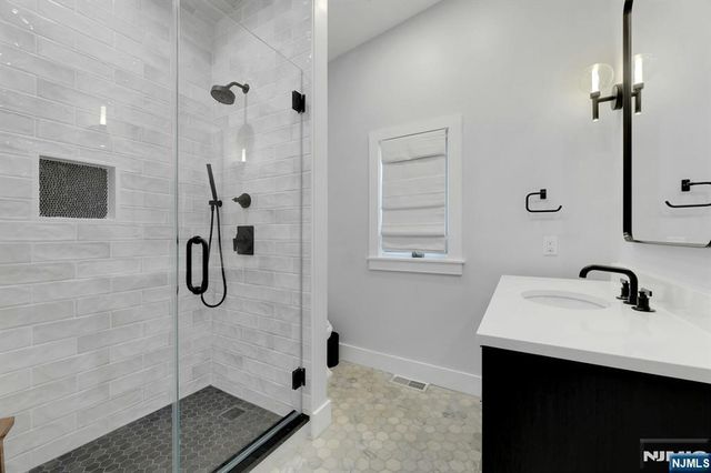 962 Pines Terrace, Franklin Lakes, NJ 07417