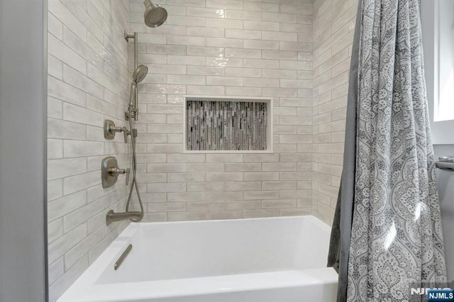 962 Pines Terrace, Franklin Lakes, NJ 07417