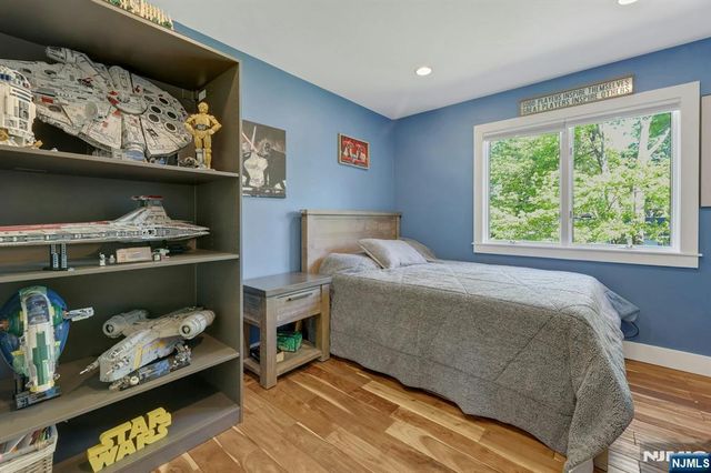 962 Pines Terrace, Franklin Lakes, NJ 07417