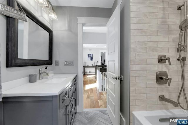 962 Pines Terrace, Franklin Lakes, NJ 07417