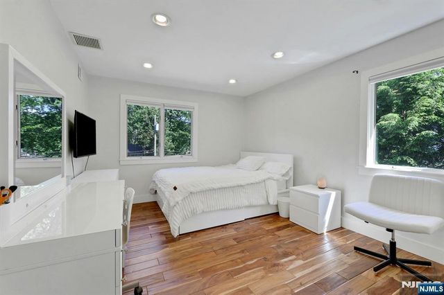 962 Pines Terrace, Franklin Lakes, NJ 07417