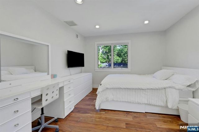 962 Pines Terrace, Franklin Lakes, NJ 07417