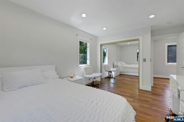 962 Pines Terrace, Franklin Lakes, NJ 07417
