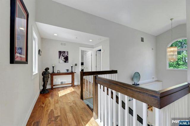 962 Pines Terrace, Franklin Lakes, NJ 07417