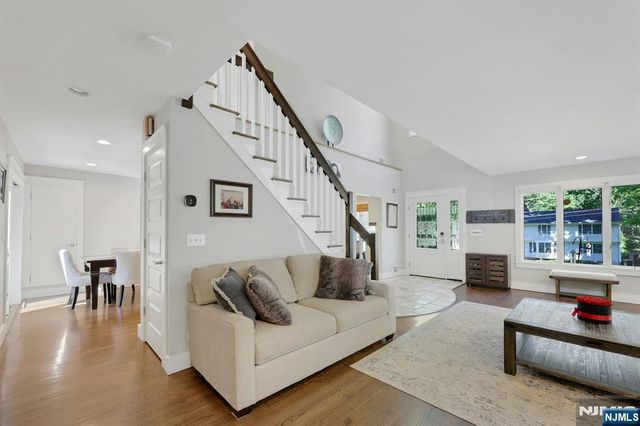 962 Pines Terrace, Franklin Lakes, NJ 07417