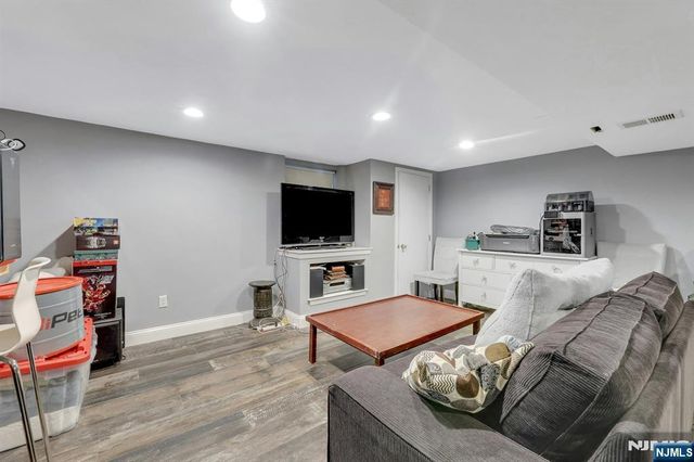 962 Pines Terrace, Franklin Lakes, NJ 07417