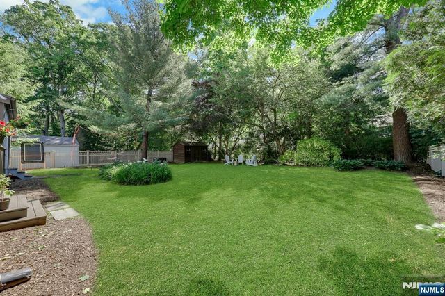 962 Pines Terrace, Franklin Lakes, NJ 07417