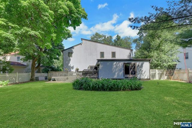 962 Pines Terrace, Franklin Lakes, NJ 07417