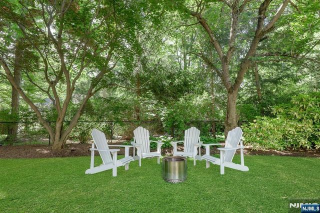 962 Pines Terrace, Franklin Lakes, NJ 07417