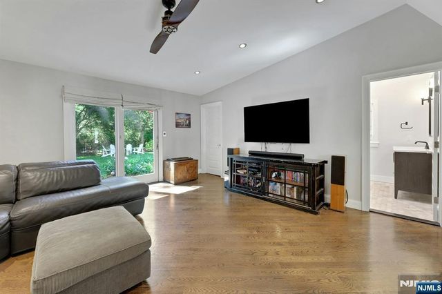 962 Pines Terrace, Franklin Lakes, NJ 07417