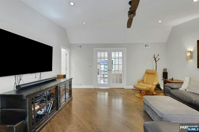 962 Pines Terrace, Franklin Lakes, NJ 07417