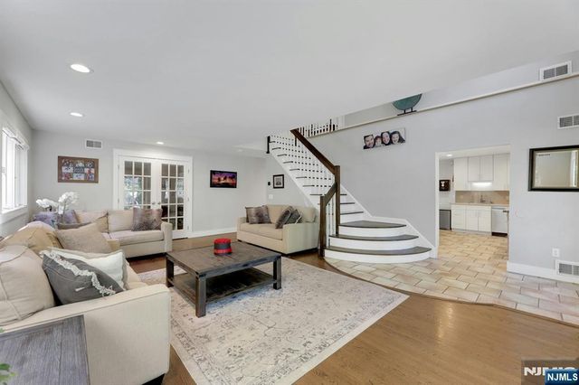 962 Pines Terrace, Franklin Lakes, NJ 07417