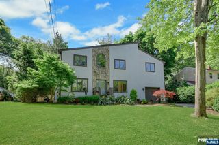 962 Pines Terrace, Franklin Lakes, NJ 07417
