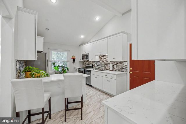 4703 TARA DR, Fairfax, VA 22032