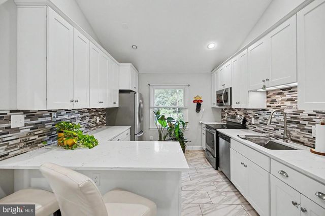 4703 TARA DR, Fairfax, VA 22032