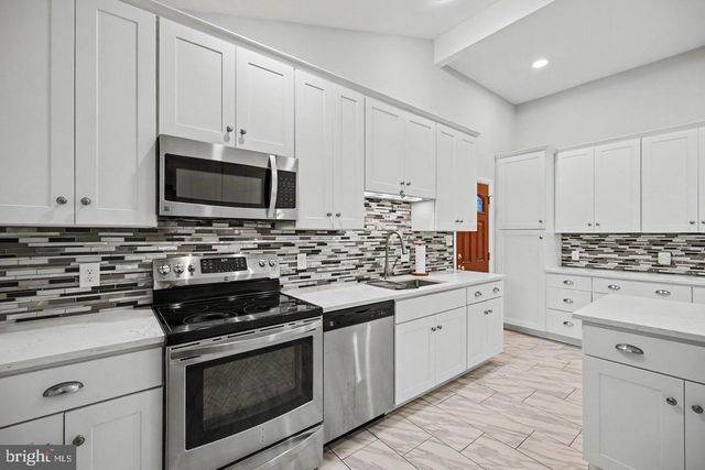 4703 TARA DR, Fairfax, VA 22032
