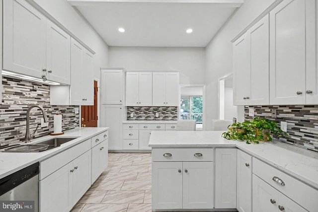 4703 TARA DR, Fairfax, VA 22032
