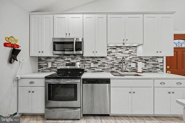 4703 TARA DR, Fairfax, VA 22032
