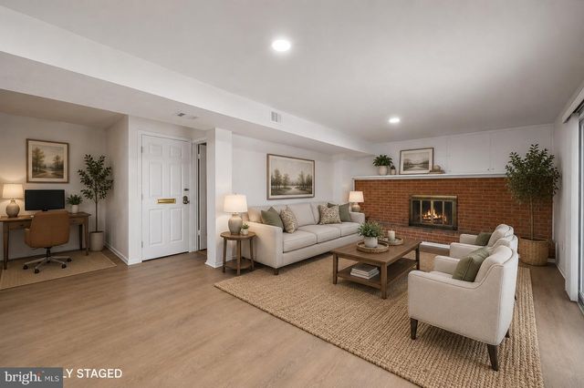 4703 TARA DR, Fairfax, VA 22032