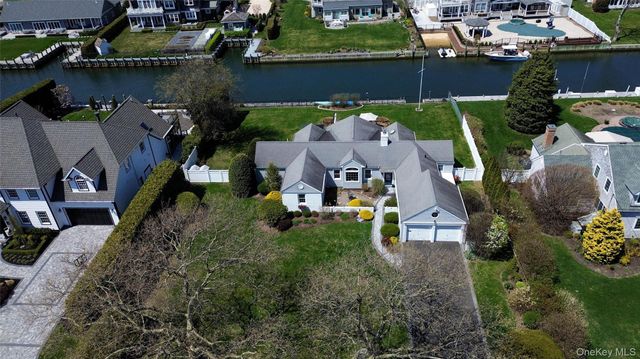 48 Davison Lane E, West Islip, NY 11795