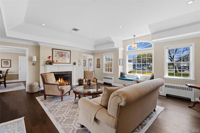 48 Davison Lane E, West Islip, NY 11795