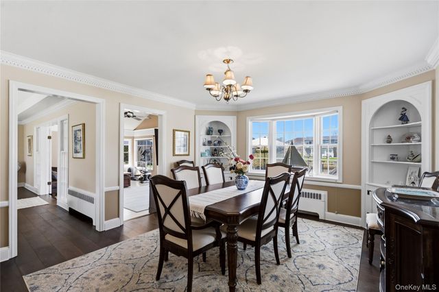 48 Davison Lane E, West Islip, NY 11795