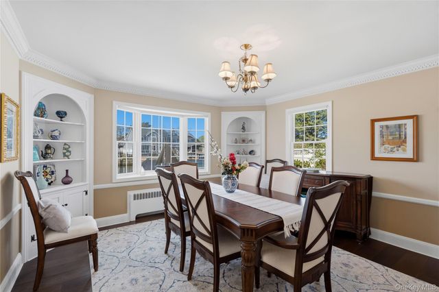 48 Davison Lane E, West Islip, NY 11795