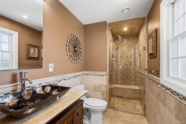 48 Davison Lane E, West Islip, NY 11795
