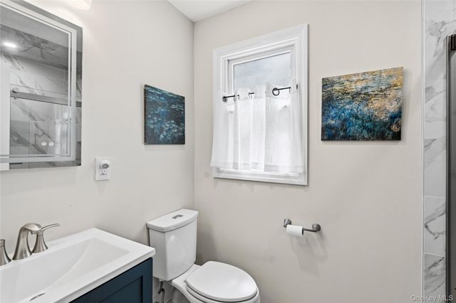 48 Davison Lane E, West Islip, NY 11795
