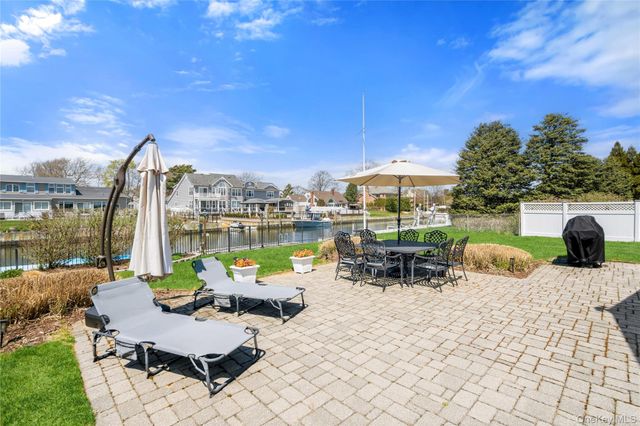 48 Davison Lane E, West Islip, NY 11795