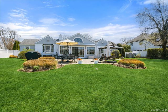 48 Davison Lane E, West Islip, NY 11795