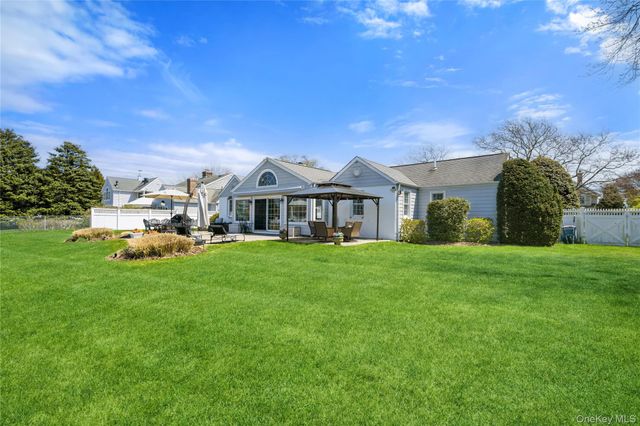 48 Davison Lane E, West Islip, NY 11795
