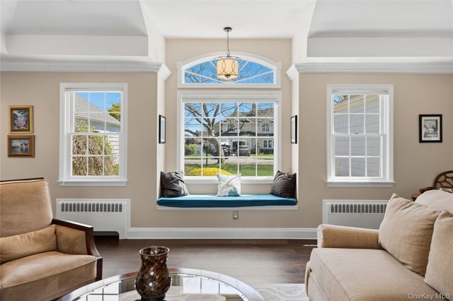 48 Davison Lane E, West Islip, NY 11795