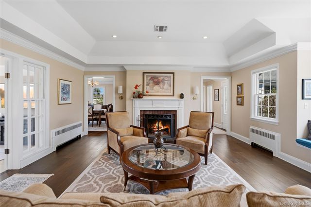 48 Davison Lane E, West Islip, NY 11795
