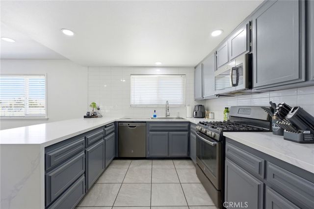 12348 Omak Road, Apple Valley, CA 92308