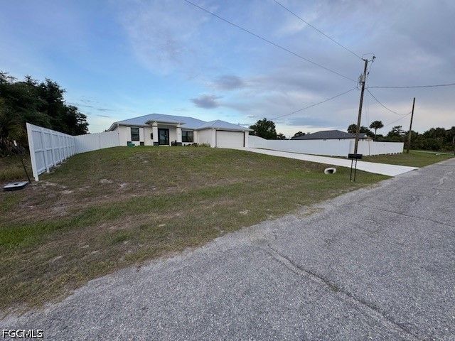 3323 Clearview CIR, Labelle, FL 33935