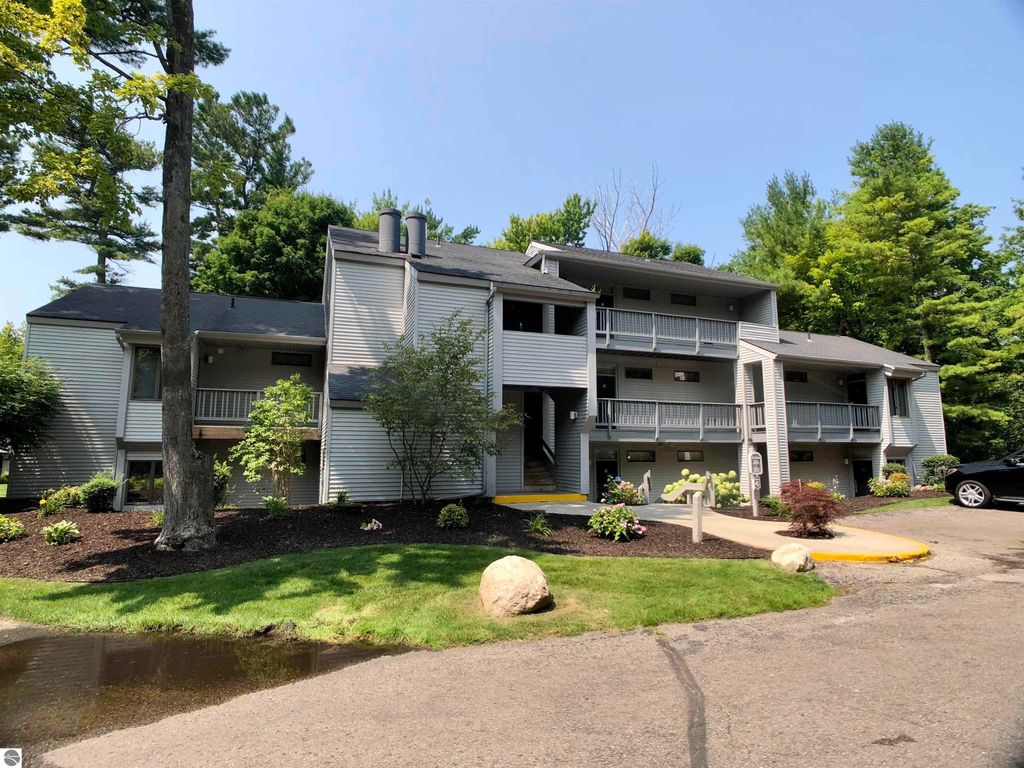 5631 Creeks Crossing, Williamsburg, MI 49690