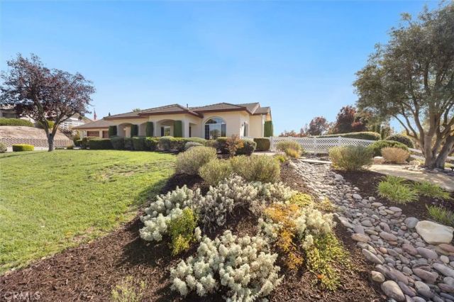 1608 Via Flora, Paso Robles, CA 93446