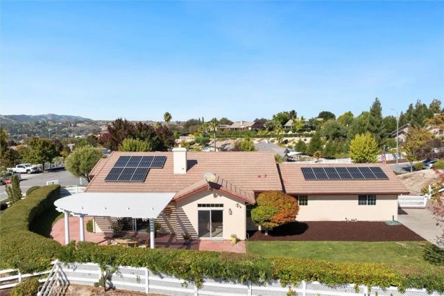 1608 Via Flora, Paso Robles, CA 93446