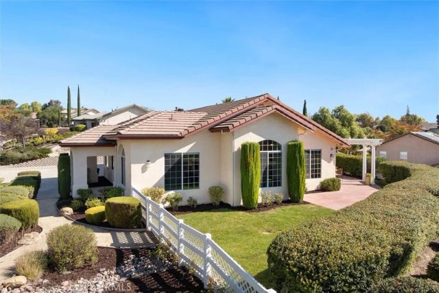 1608 Via Flora, Paso Robles, CA 93446