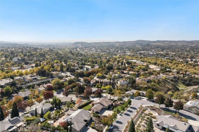 1608 Via Flora, Paso Robles, CA 93446