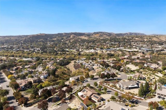 1608 Via Flora, Paso Robles, CA 93446