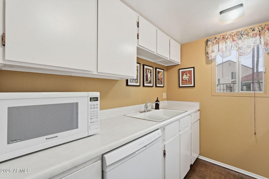 7301 E THORNWOOD Drive, Scottsdale, AZ 85251 — photo 2