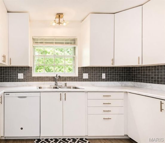 13507 Coliseum Drive C, Chesterfield, MO 63017