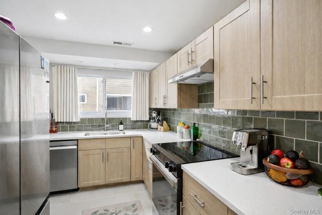 168 Birchwood Close, Chappaqua, NY 10514