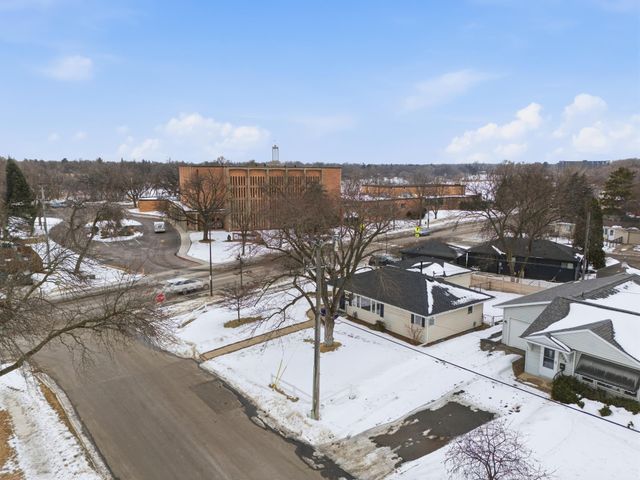 2524 Boone Avenue S, Saint Louis Park, MN 55426