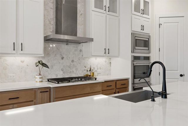 542 Running Bird RD, Austin, TX 78737