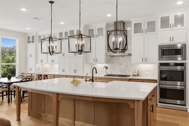 542 Running Bird RD, Austin, TX 78737
